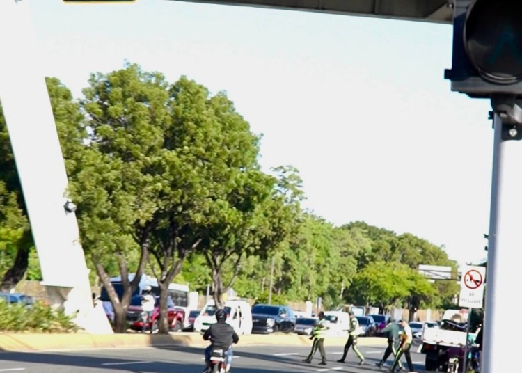La DIGESETT retiene 43 motocicletas en el Distrito Nacional tras intensificar operativos contra motoristas que cruzan semáforos en luz roja.