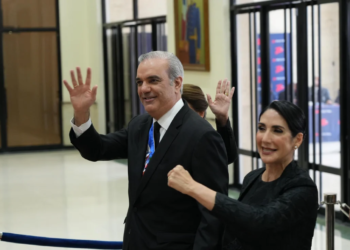 Abinader y arbaje recibirán nueva cédula el próximo lunes