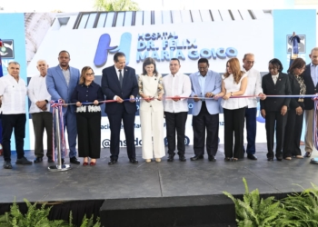 Raquel peña entrega remozado hospital dr. Félix maría goico