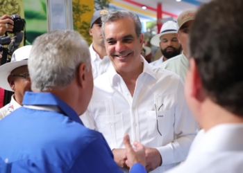Abinader inaugura obras en las matas de farfán
