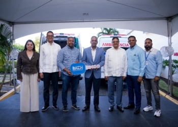 El ministro joel santos encabeza el acto de entrega de las ambulancias facilitadas por el sistema 9-1-1 y la daeh para fortalecer la atención extrahospitalaria en barahona y montecristi.