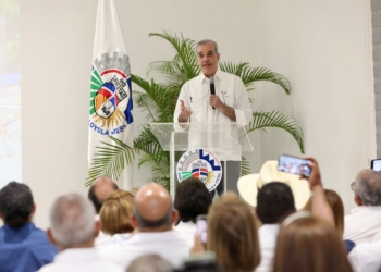 Abinader anuncia entrega 400 becas para el instituto loyola en dajabón