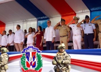Abinader encabeza desfile por 213 aniversario de duarte