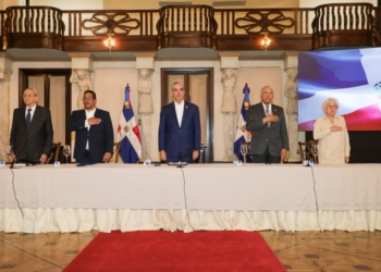 Abinader aprueba reglamento de la ley 47-25 de contrataciones