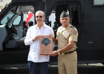 Luis abinader presenta furia, primer blindado dominicano