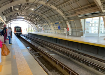 Usuarios estrenan línea 2c del metro para evitar tapones del 9