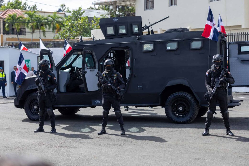 El Furia VBD-1 cuenta con plataforma 4x4 reforzada, blindaje balístico y equipamiento táctico diseñado para operaciones de seguridad y transporte protegido.