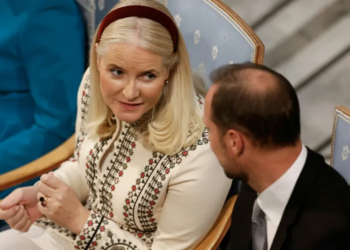 Mette-marit de noruega envuelta en escándalo por jeffrey epstein