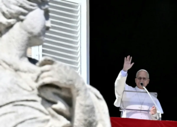 Papa león xiv pide alto el fuego urgente ante aniversario de guerra