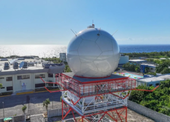 El moderno radar meteorológico doppler instalado en el complejo aeronáutico dominicano.