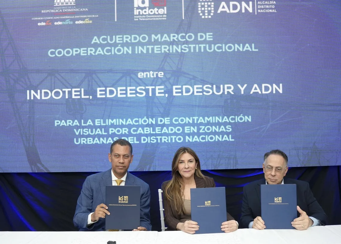 Indotel, adn y cued firman plan para retirar cableado en el distrito nacional