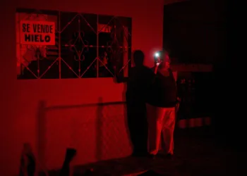 Cuba reduce la semana laboral a cuatro días y restringe el combustible ante la crisis energética agudizada por las presiones de donald trump.