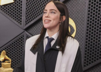 La cantautora estadounidense Billie Eilish asiste a la alfombra roja de la 68.ª edición anual de los Premios Grammy en el Crypto.com Arena, en Los Ángeles, California (EE. UU.), el 1 de febrero de 2026.