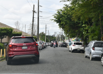Persiste el caos por doble parqueo en el distrito nacional