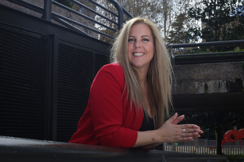 Marina Romero, periodista, guionista y escritora explora en una novela romántica, los retos del amor en las redes sociales.