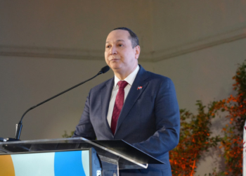 Jesús Andújar Avilés, director del IDEICE, propone crear plan de regulación para el uso de redes sociales por menores de 16 años.ld