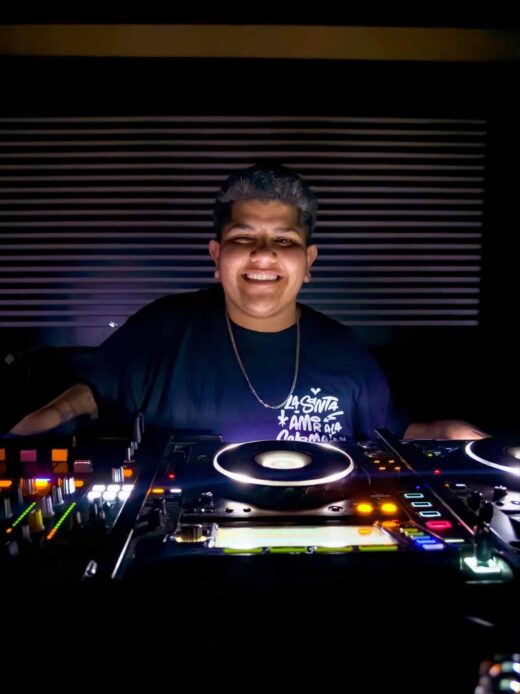 Dj joy convierte la alegría en marca y conquista la escena latina en ee. Uu.
