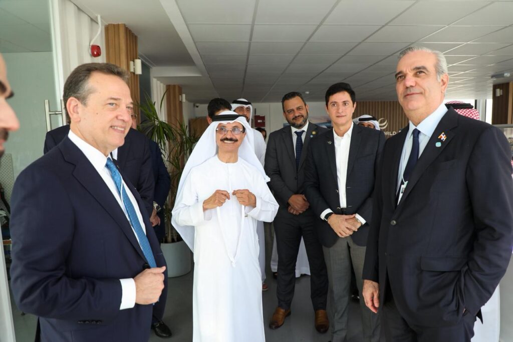 Visita del Presidente Abinader a intalaciones de DP World en Dubai.
