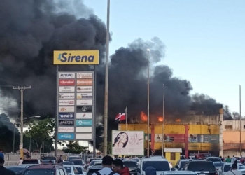 Policía desmiente saqueos en incendio de l&r comercial