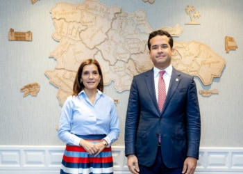 Omar fernández se reúne con embajadora de ee. Uu.