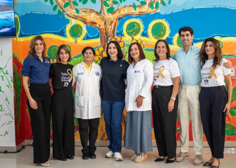 Raquel Arbaje, junto a equipo INCART y miembros de FACCI