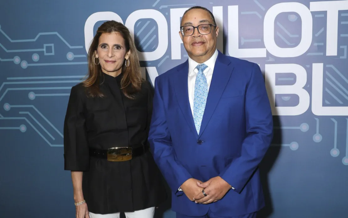 Víctor bautista publica libro sobre ia y comunicación estratégica