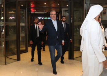 Presidente abinader llega a dubái para la cumbre mundial de gobiernos