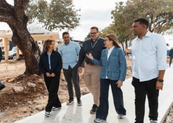 La alcaldesa carolina mejía supervisa los avances de los parques mar azul y sol y mar, sumando más de 210 espacios recuperados en el distrito nacional.