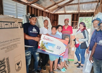 Entidades entregan 16 viviendas amuebladas en elías piña y san juan