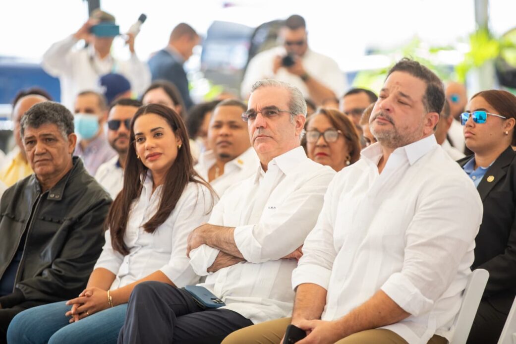Presidente abinader da inicio a la primera fase de transformación y saneamiento ambiental del vertedero duquesa para beneficio de 3. 8 millones habitantes del gran santo domingo