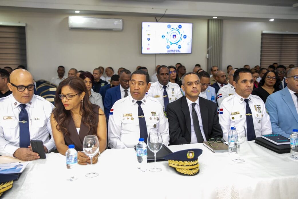 Abinader encabeza reunión de seguridad ciudadana en la pn