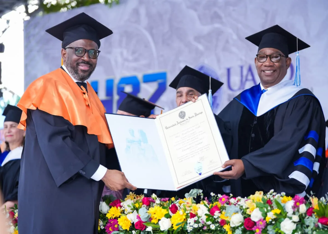 Uasd inviste 2,366 nuevos profesionales en acto dedicado a mella