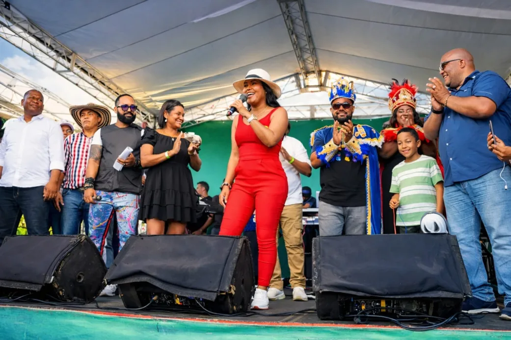 Carnaval de herrera celebra su entrega 43 con gran despliegue cultural