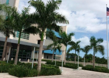 Arrestan a supervisor de la dea por abuso en programa de visas