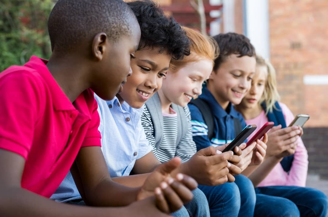 Adp propone restringir redes sociales en dispositivos escolares a menores de 16 años