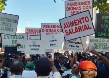 Agrónomos marchan al palacio nacional por mejores salarios