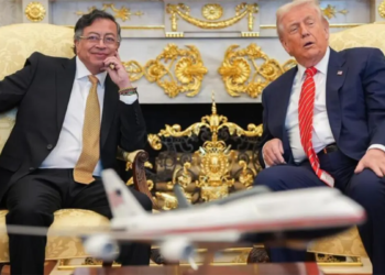 Trump califica de "gran honor" su reunión con petro
