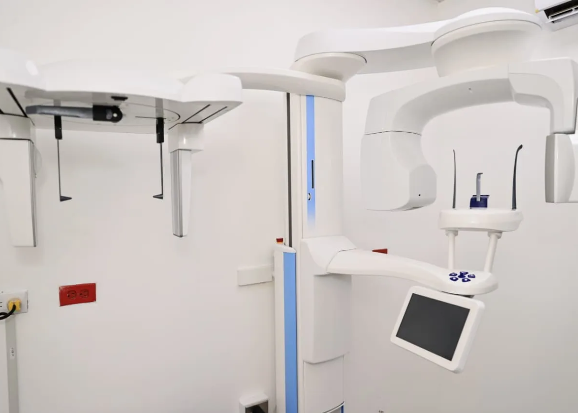 Director del sns entrega tomógrafo panorámico en el hospital inmaculada concepción de cotuí