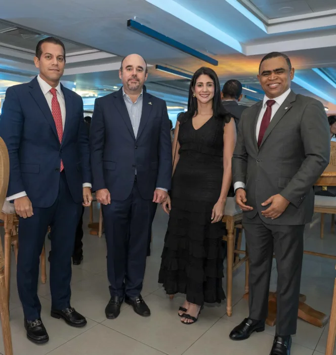 Franklin Glass, Richard Ros, Alina Hernández y José de la Cruz.