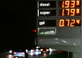 Petróleo va en aumento tras orden de irán de cerrar el estrecho de ormuz