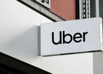 Uber invertirá 1,250 millones de dólares en rivian para desplegar 50,000 robotaxis
