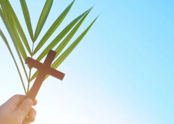 Fieles católicos conmemoran el domingo de ramos con fe y tradición