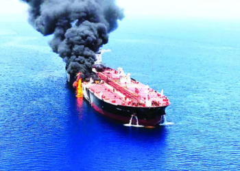 Un petrolero quedó a la deriva en el golfo de omán tras ser atacado