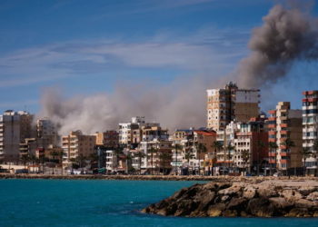 Trump asegura negociar con irán para detener la guerra tras recibir un "regalo"