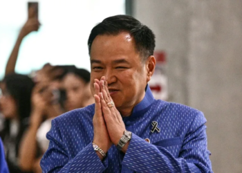 Anutin charnvirakul: el "piloto" millonario que consolida su poder en tailandia