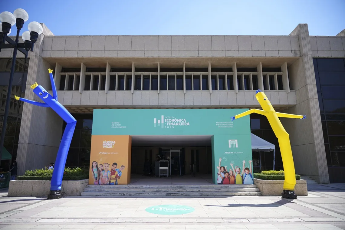 Asociación cibao presenta agenda educativa para la semana económica del bcrd