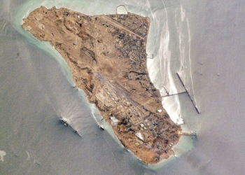 Trump anuncia bombardeo devastador en la isla de jark, "joya de la corona" de irán