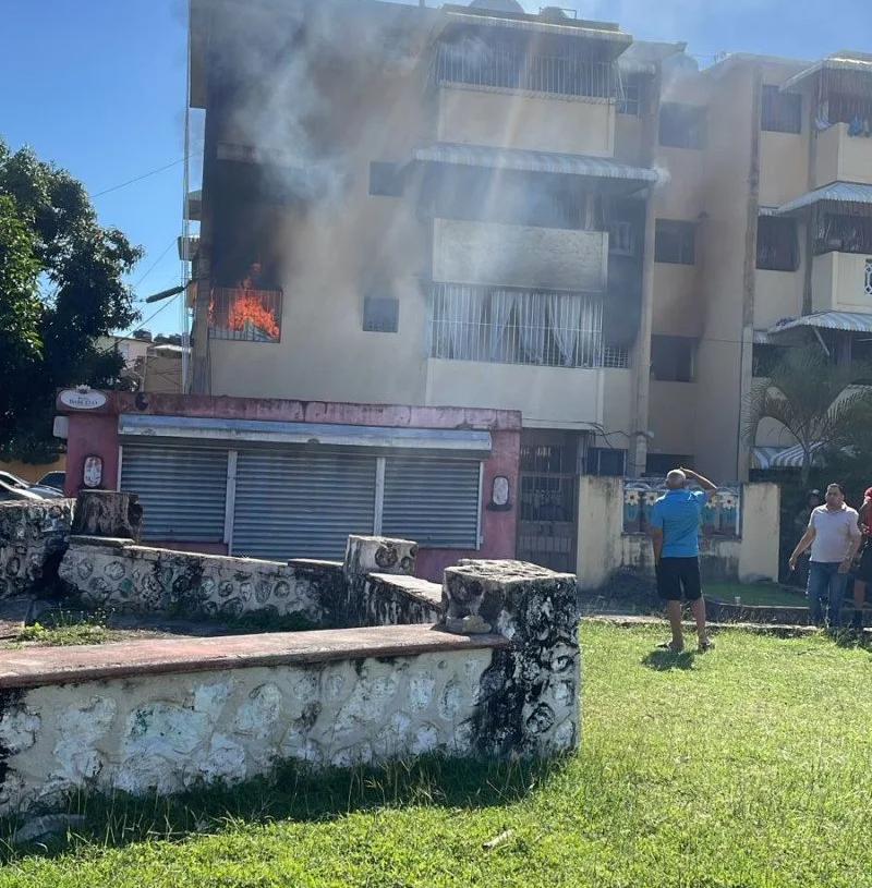 Dos feminicidios; una víctima en un incendio en maquiteria y otra por disparos en los guaricanos