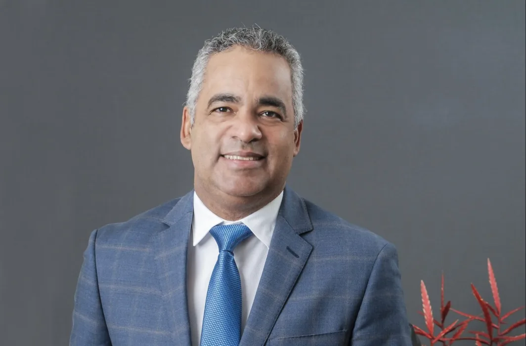 Ministro de Energía y Minas, Joel Santos