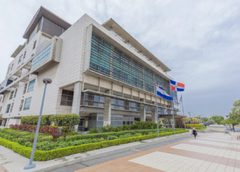 Detienen a fiscal de la pepca por recibir soborno de diez mil dólares